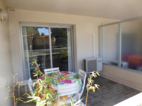Studio port Hyères 200m mer parking privé